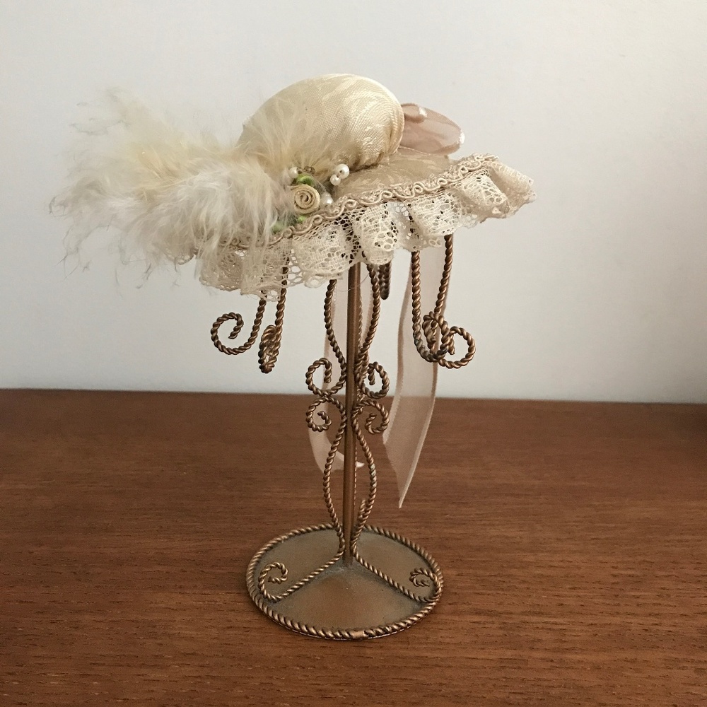Vintage jewelry holder stand fairy vibes